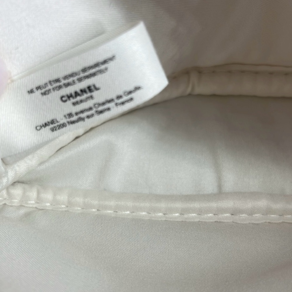 NEW CHANEL Gold and White makeup bag -Order Confirmation Email included - Picture 4 of 6